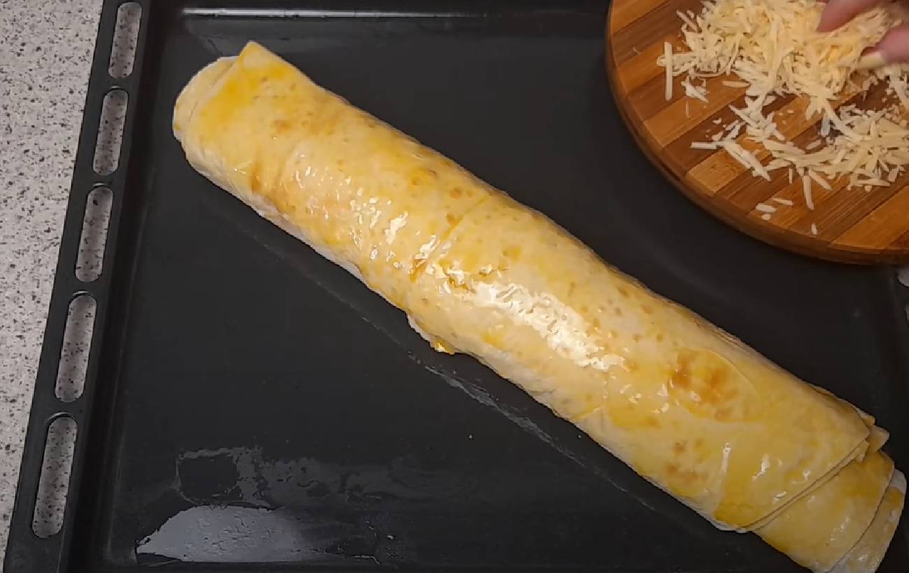 Рулет из лаваша с мясом: простой и вкусный ужин за 40 минут